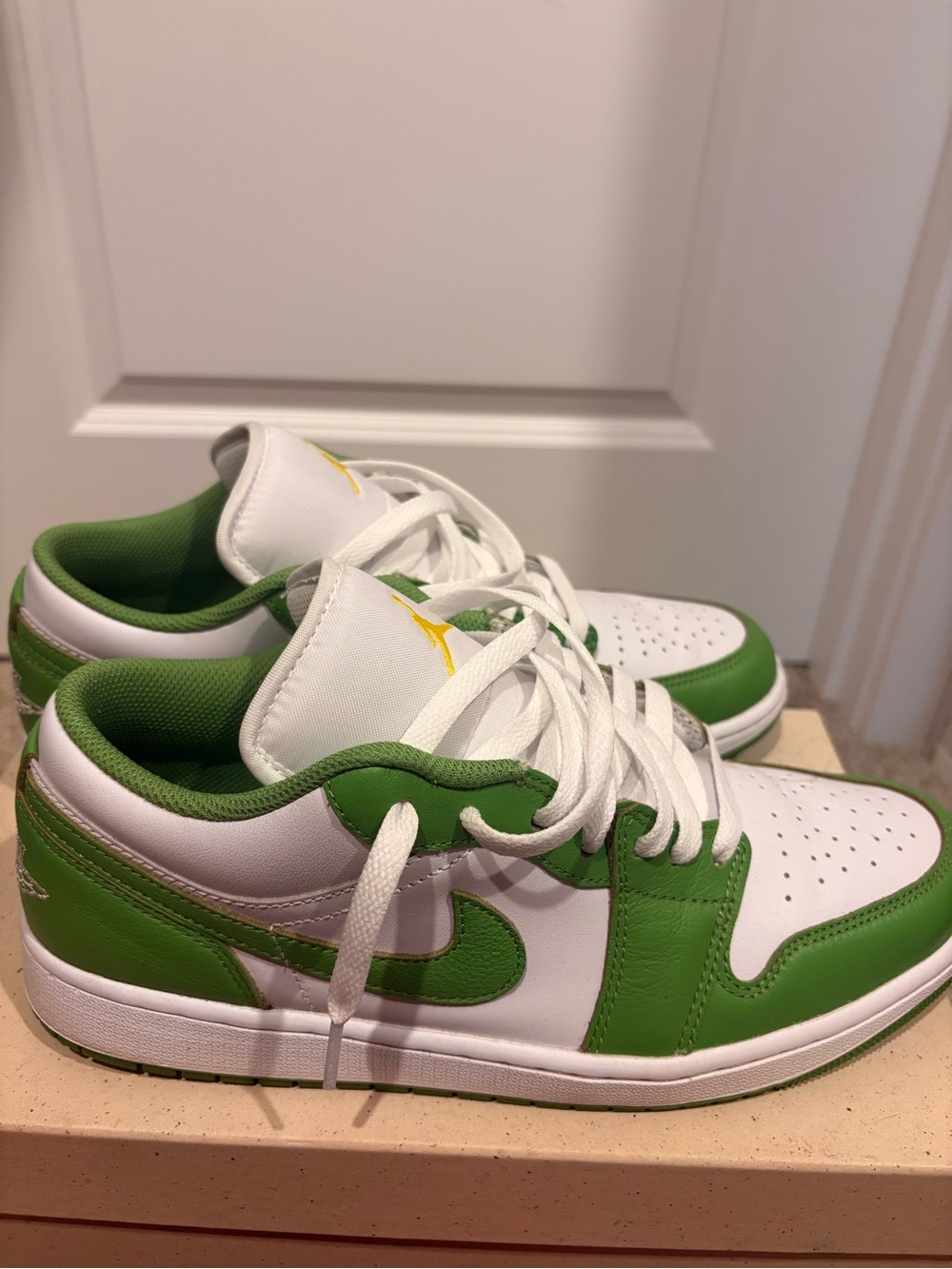 Jordan Men's Low-Top Sneakers in White and Green - Picture 5 of 8